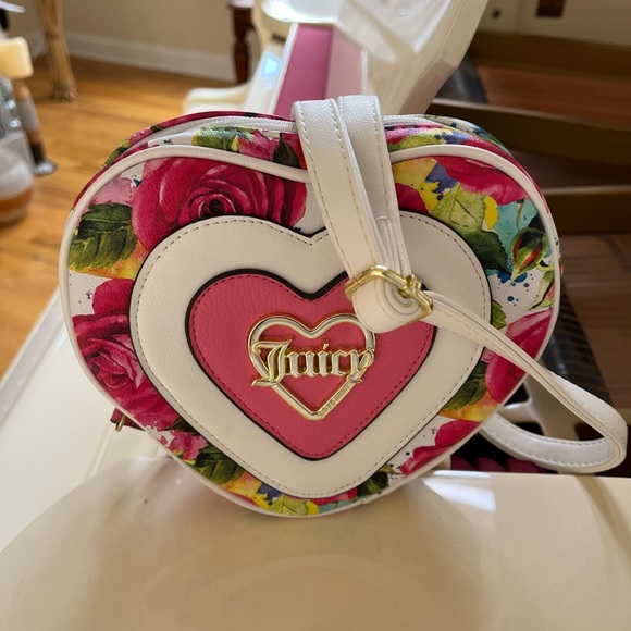 JUICY COUTURE MINI PURSE.  CAN BE WORN AS A CROSS BODY BAG ALSO. - Picture 7 of 7